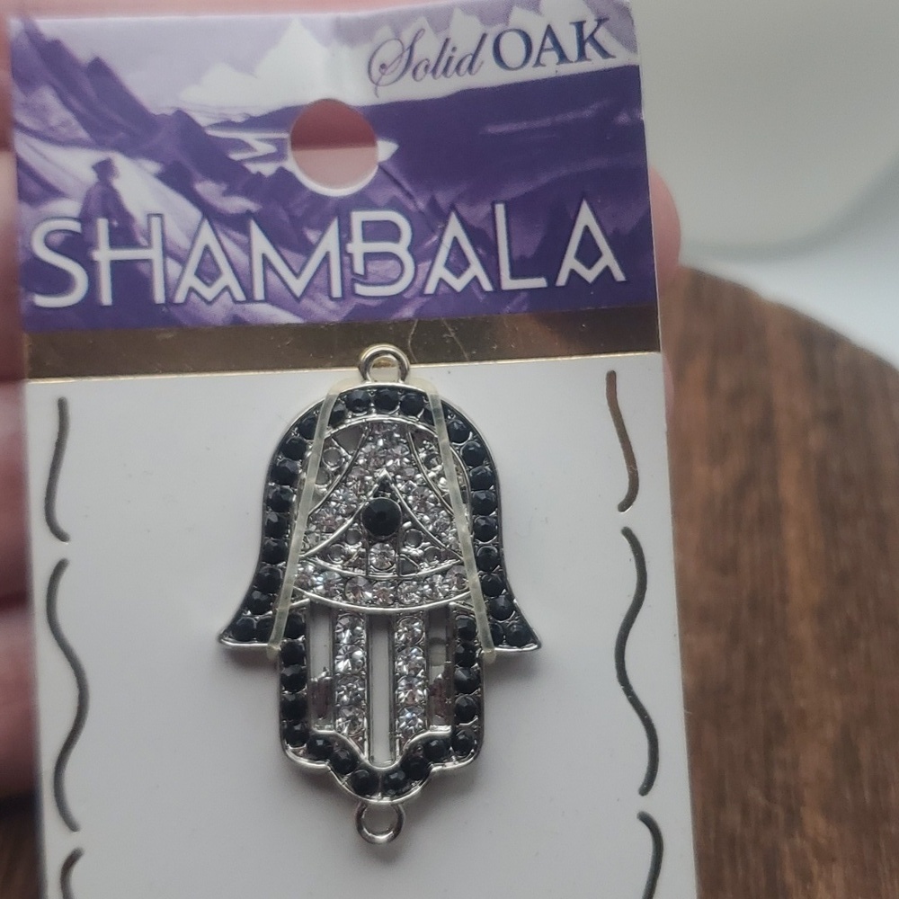 Black crystal hamsa Chakra pendant nwt